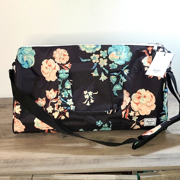 Herschel Supply Company Handbags - ⛔PRICE DROP⛔Herschel Supply Co Duffle Bag